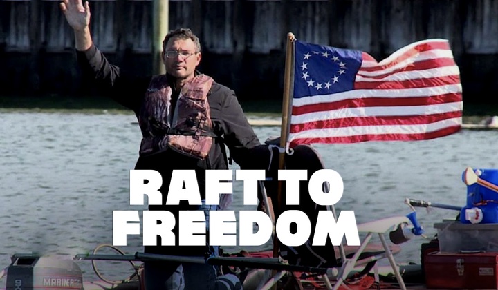 US man lives on a raft to draw attention to the rights of the homeless