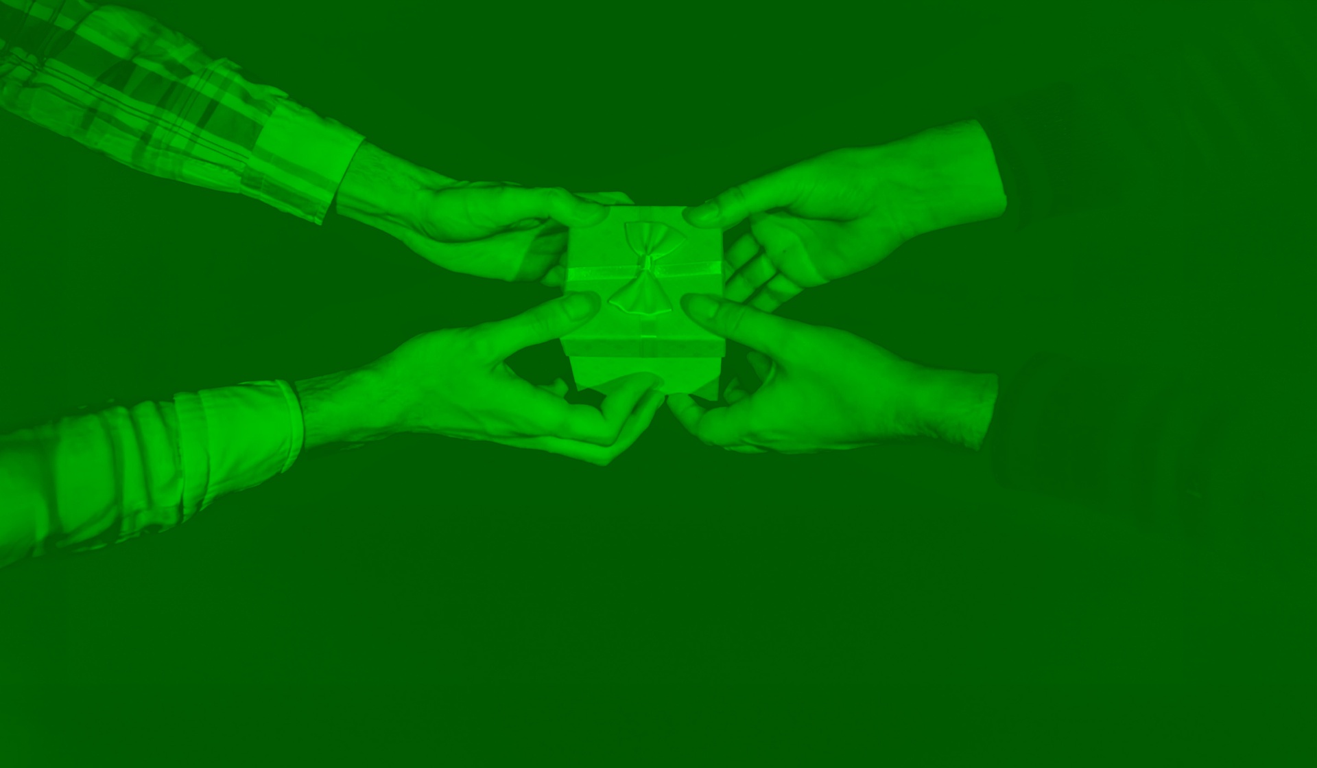 From Dragons to Coffins: Mastering the Art of Gift-Giving in China