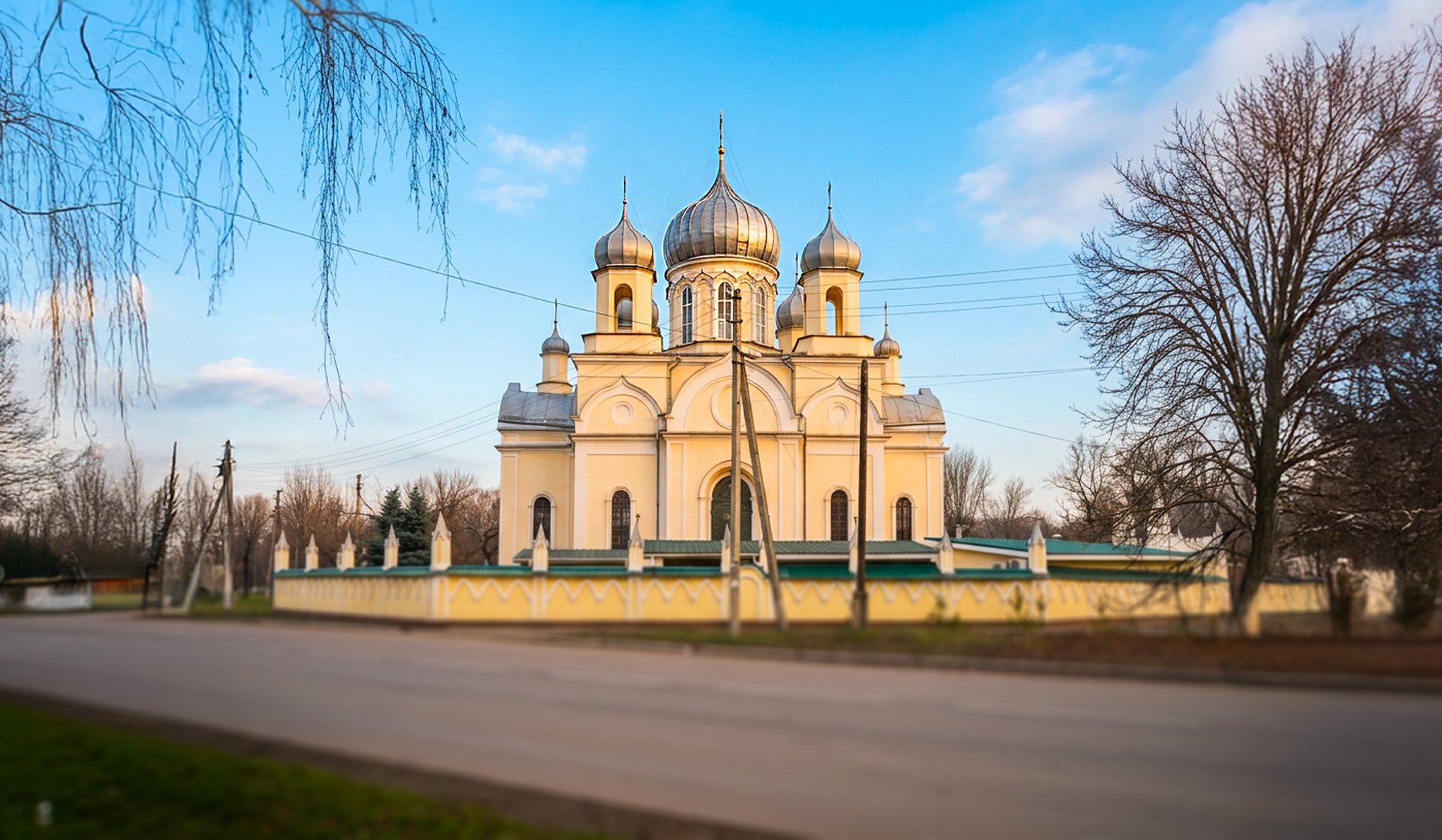 Siege of Aleksandrovsk: priests delivered bread to locals under fire from Ukrainian Armed Forces