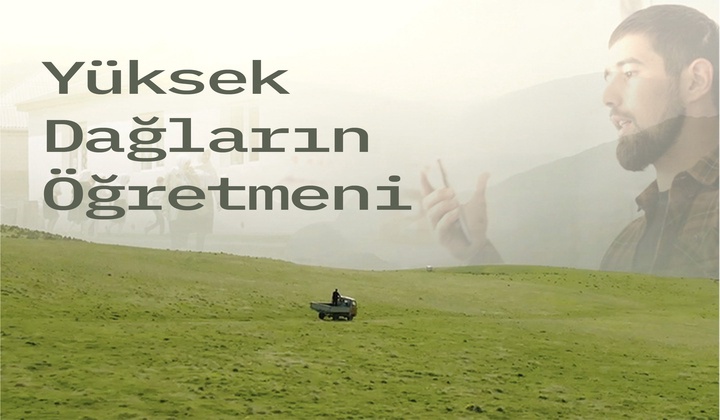 Bir öğretmen, yüksek dağ köyündeki öğrencilerine ulaşmak için zorlu ve tehlikeli arazilerden geçiyor.